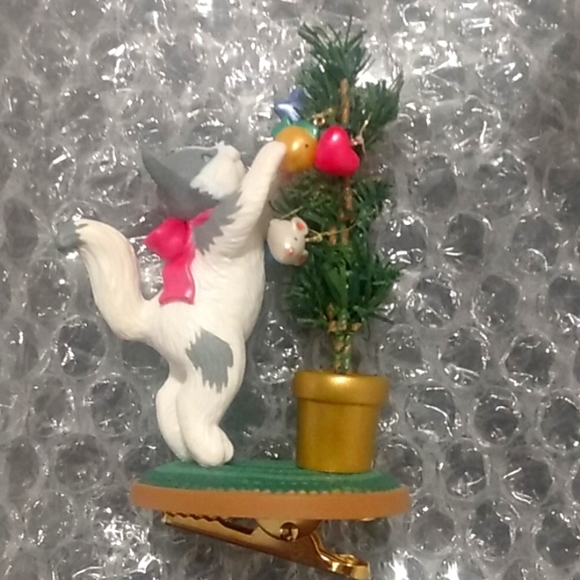 2004 Keepsake Clip-On Ornament Collector's Mischievous Kittens & Christmas Tree - Picture 3 of 5